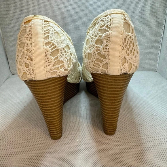 American Eagle Krissy Crochet Lace Peep Toe Wedge  Women Size 6.5 - Picture 4 of 11